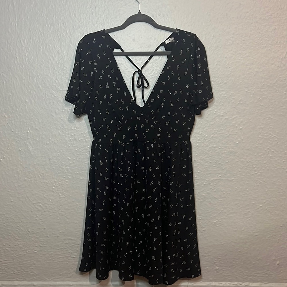 Black w/ white flowers. Size Large